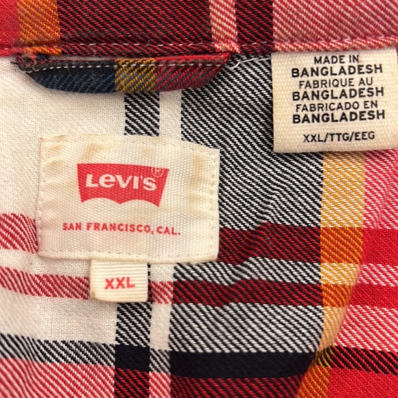 Levi’s flannel button up - Picture 2 of 3